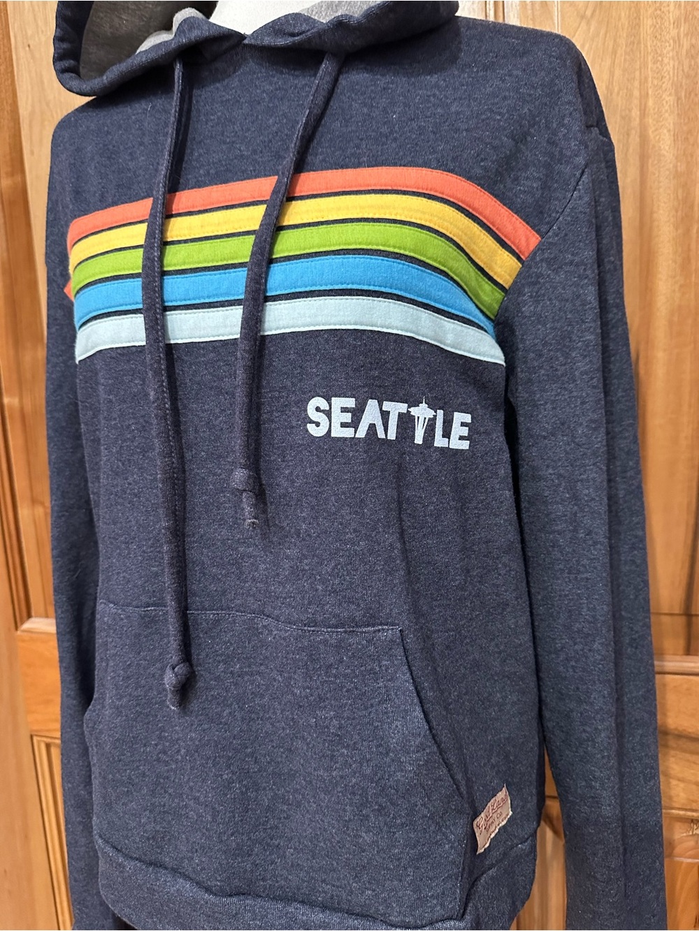 Super Soft Seattle Sweatshirt/Hoodie, Quilted Rainbow, Spaceneedle Detail EUC, S - Picture 2 of 12